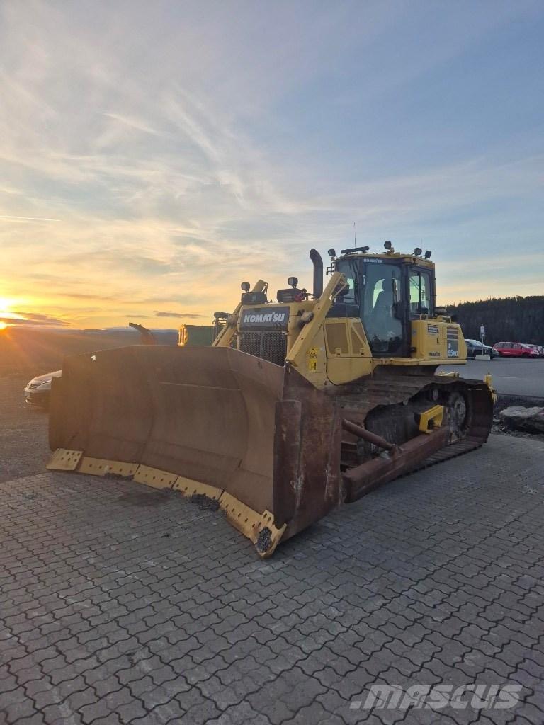 Komatsu D65 pxi Верижни булдозери
