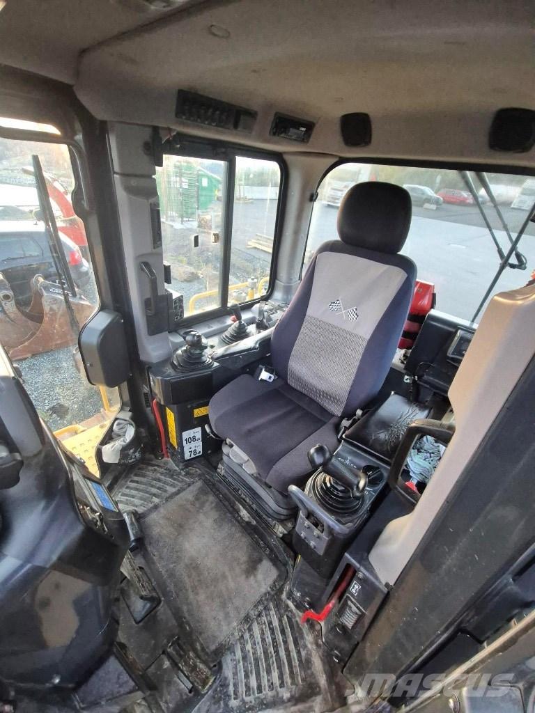 Komatsu D65 pxi Верижни булдозери
