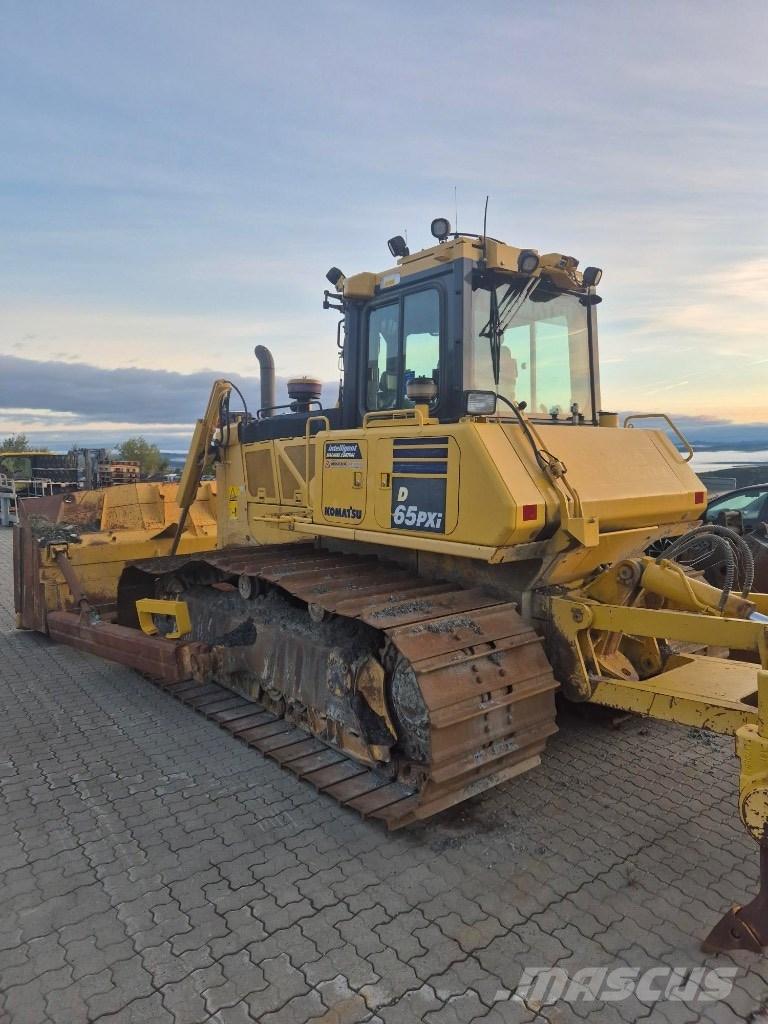 Komatsu D65 pxi Верижни булдозери
