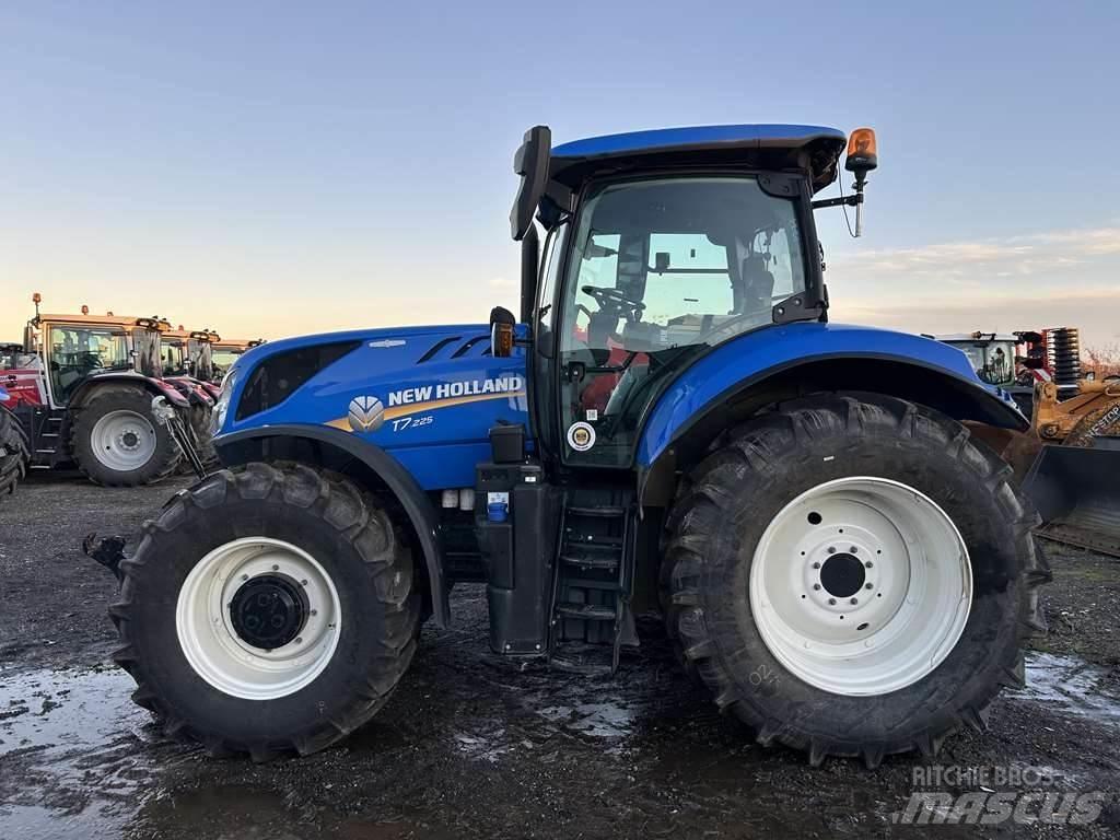 New Holland T7.225 Трактори