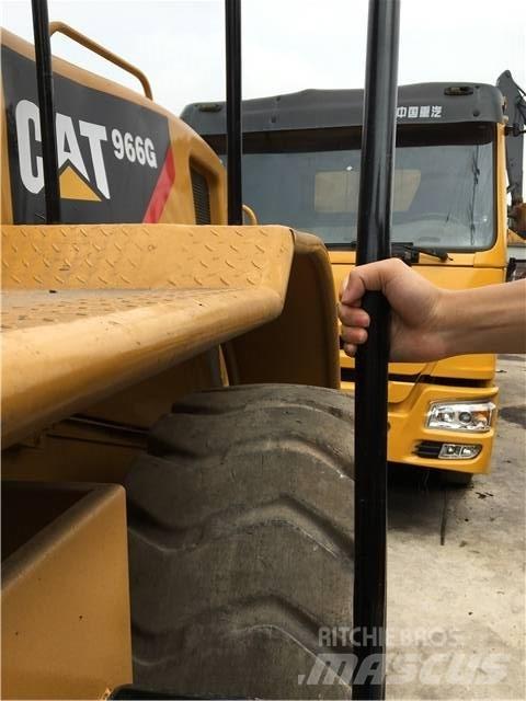 CAT 966G Колесни товарачи