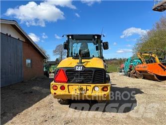 CAT 906 Колесни товарачи