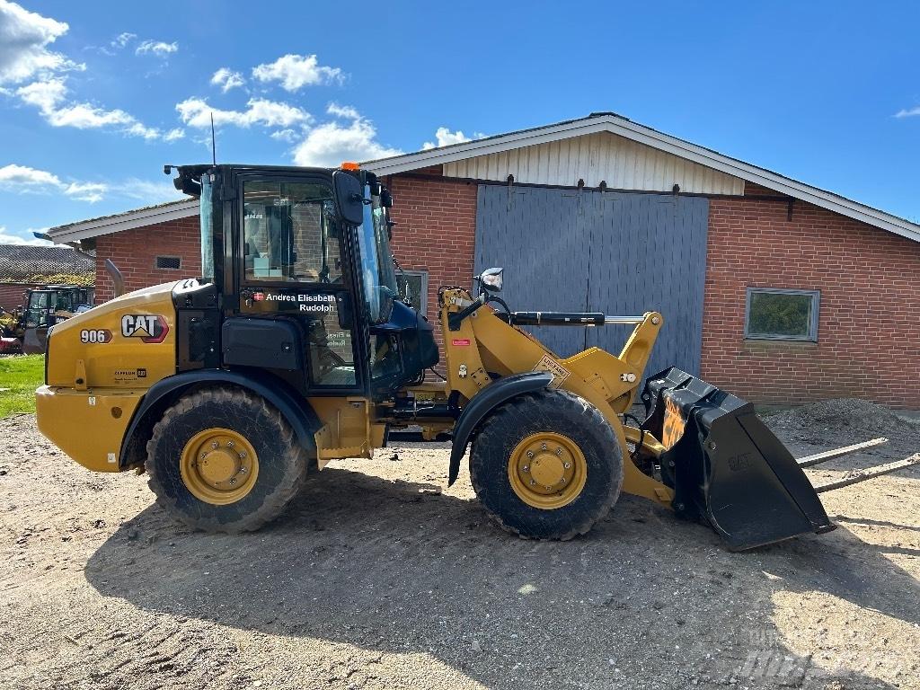 CAT 906 Колесни товарачи