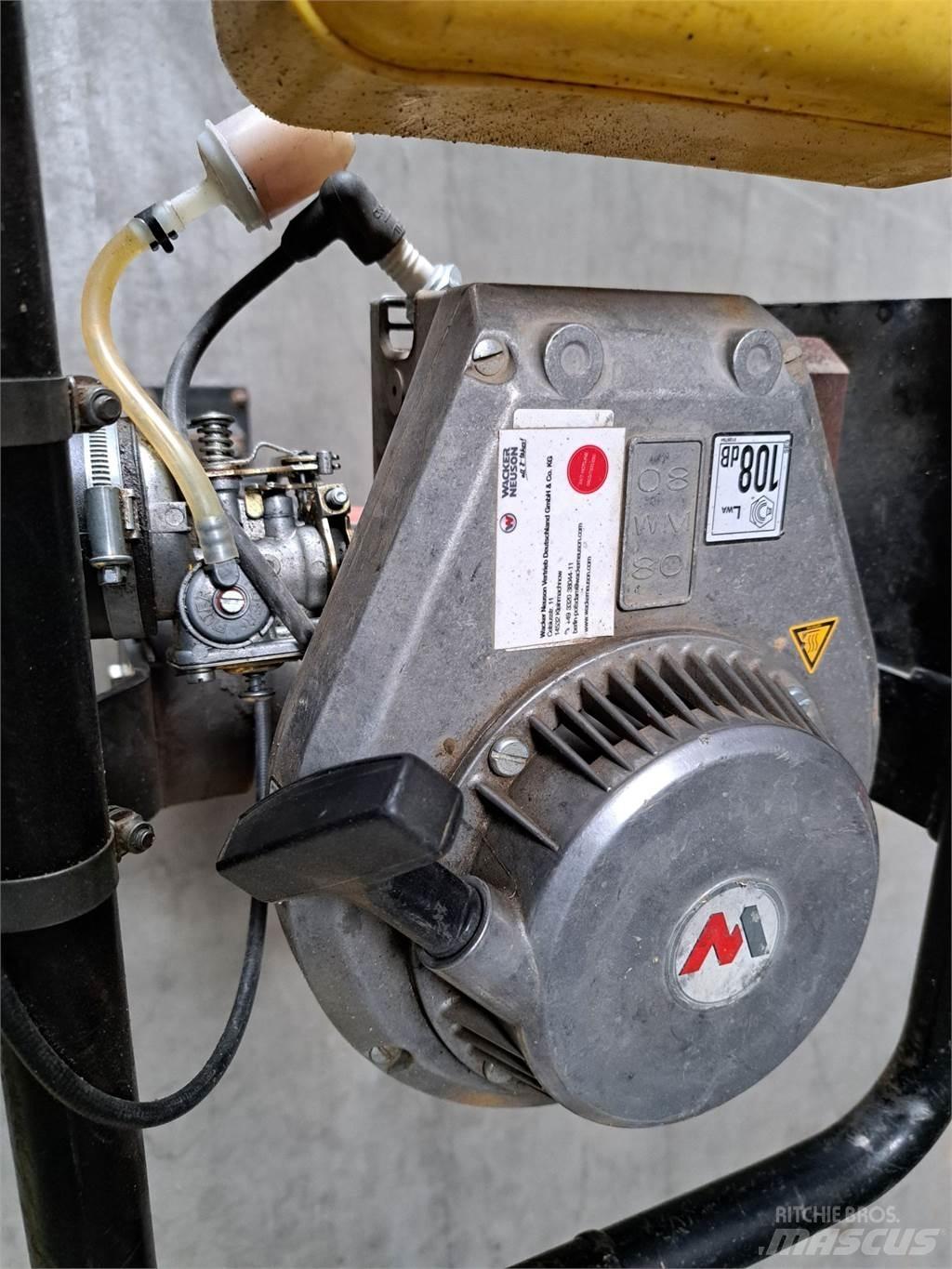 Wacker Neuson BS30 Пробки