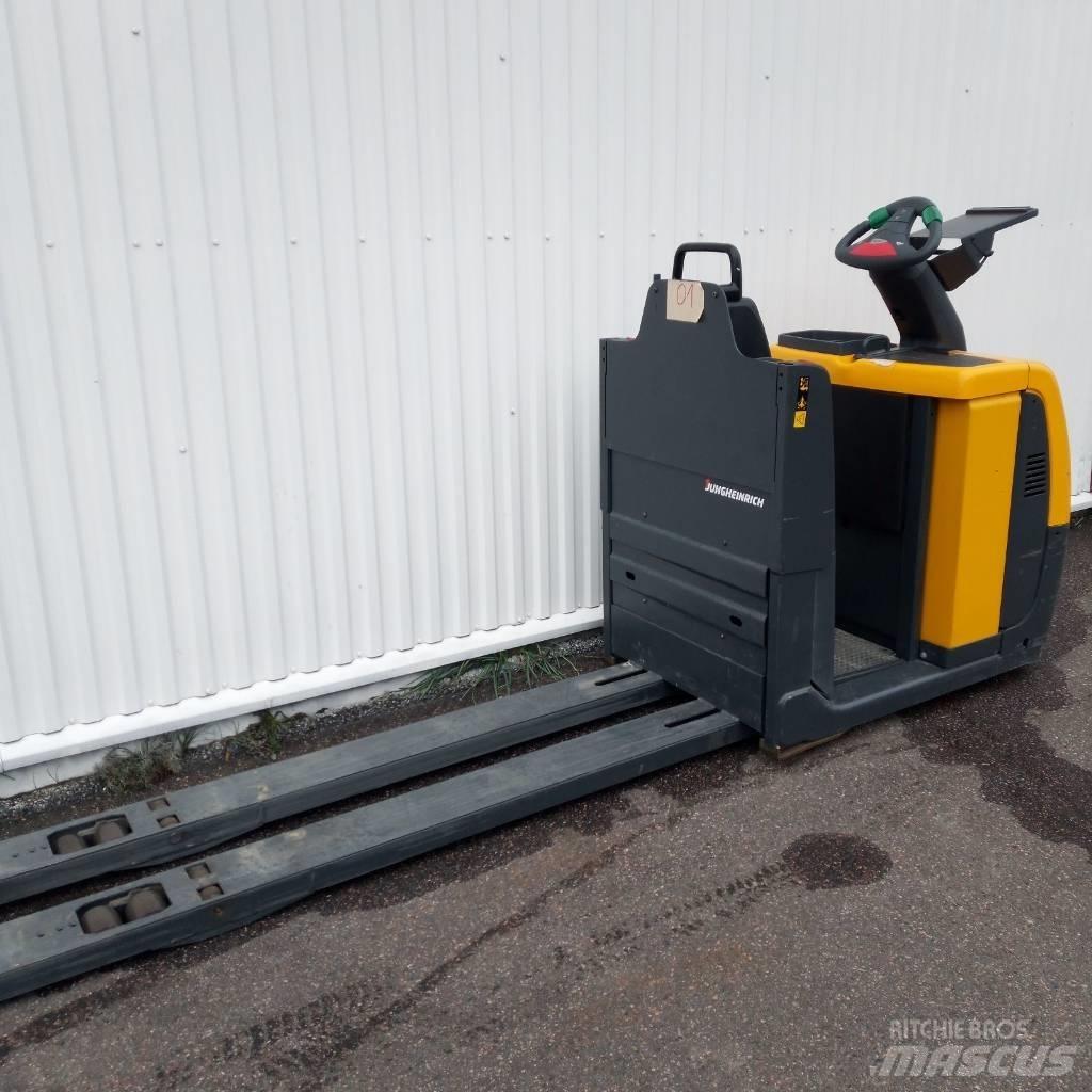 Jungheinrich ECE 225 Машини за комисиониране нископовдигачи