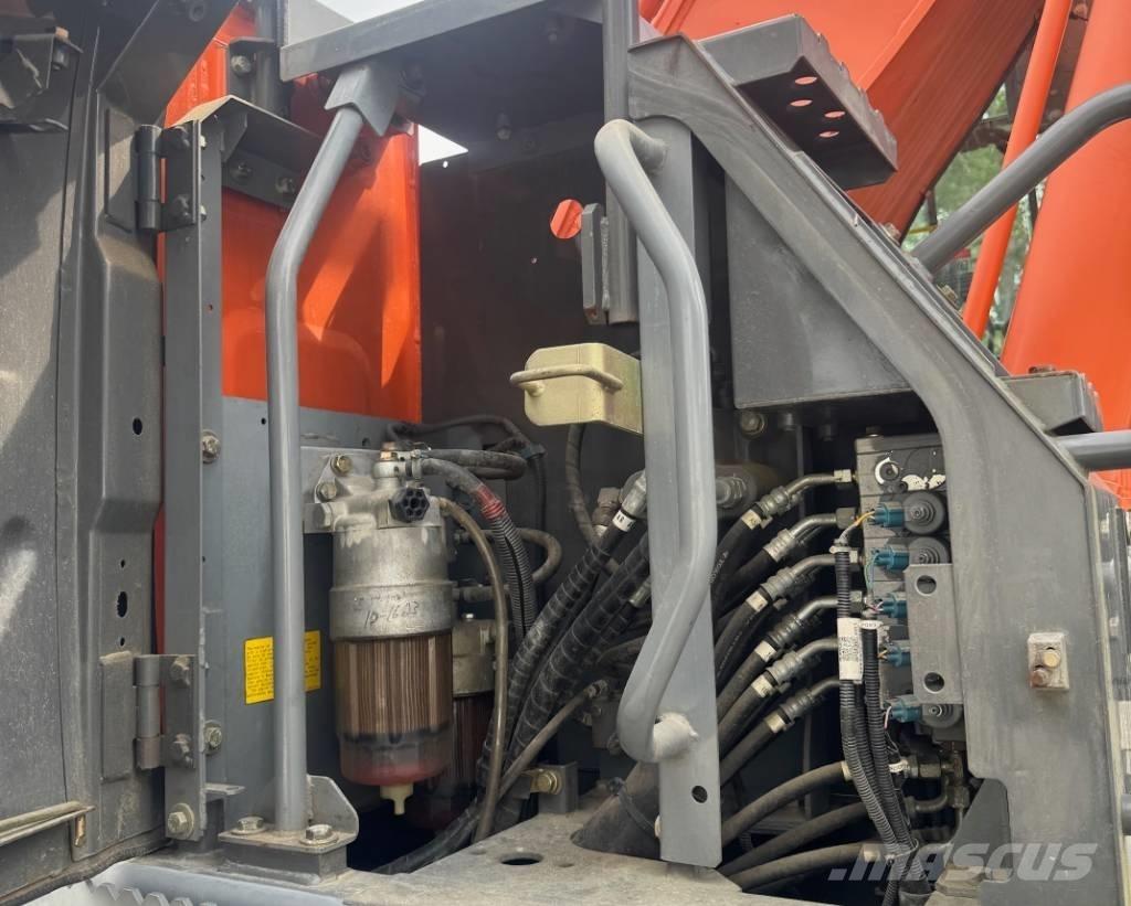 Hitachi ZX 220 W-3 Колесни екскаватори