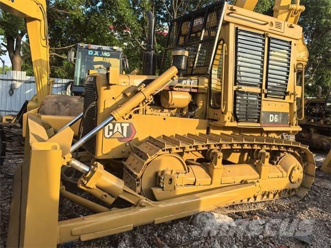 CAT D 6 D Верижни булдозери
