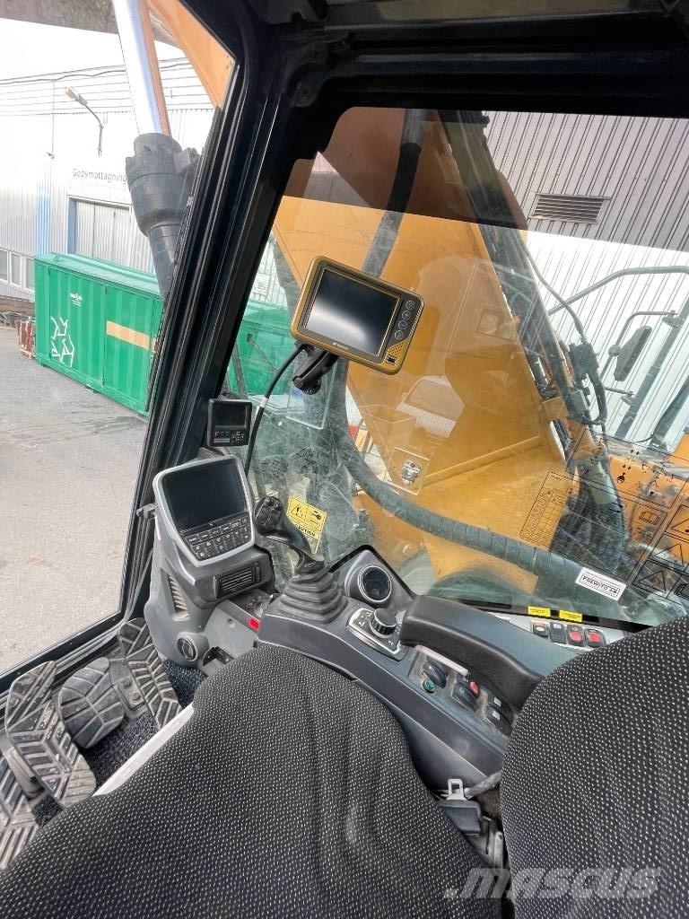 Hyundai HX 260 L Верижен екскаватор