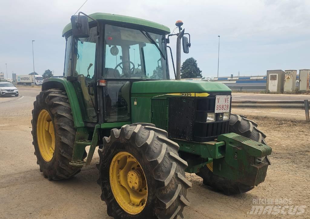 John Deere 6210 Трактори