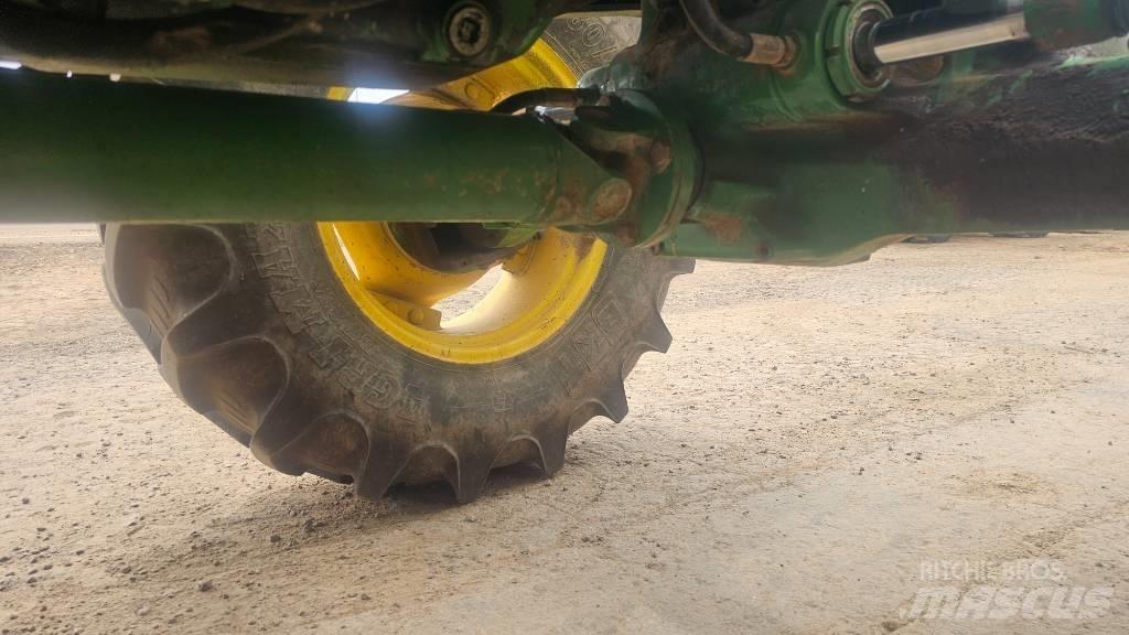 John Deere 6210 Трактори