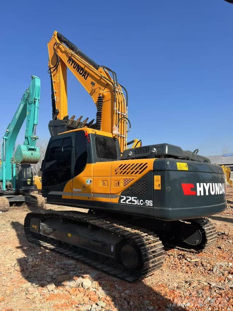 Hyundai 225-9 Верижен екскаватор
