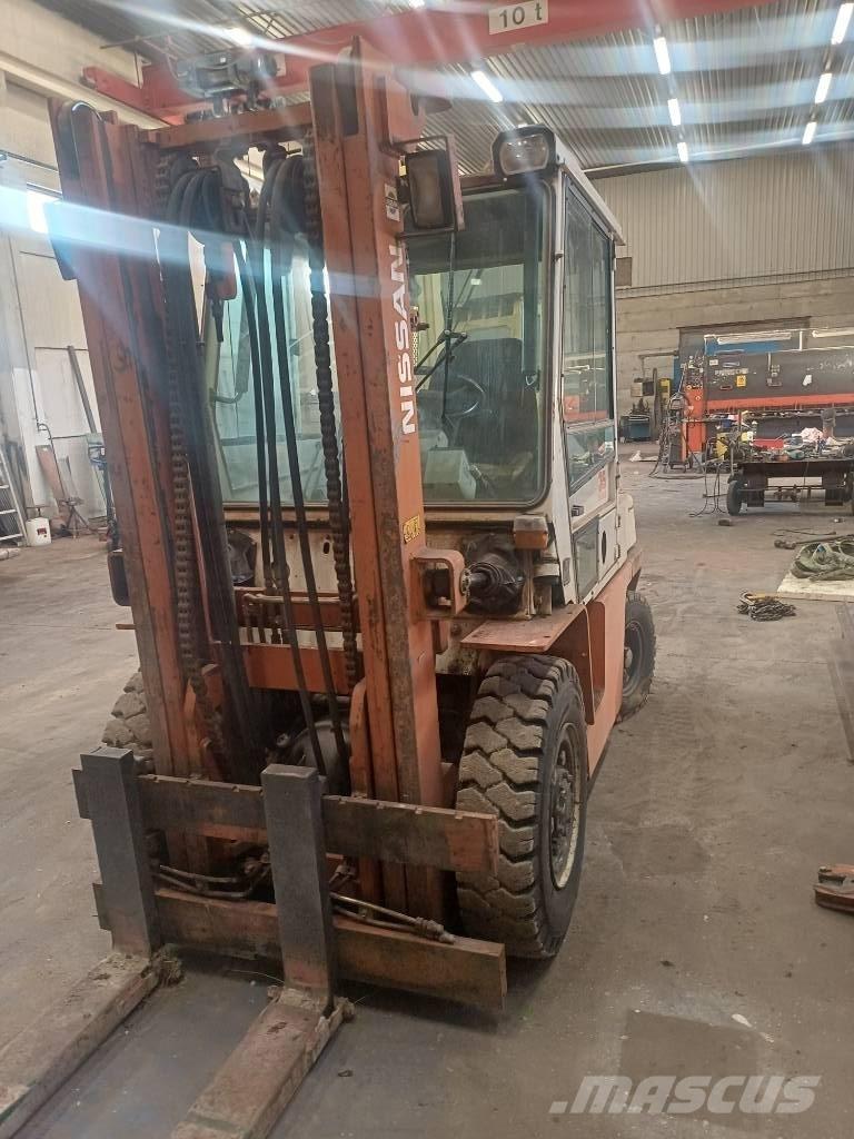 Nissan 33 U Дизелови камиони