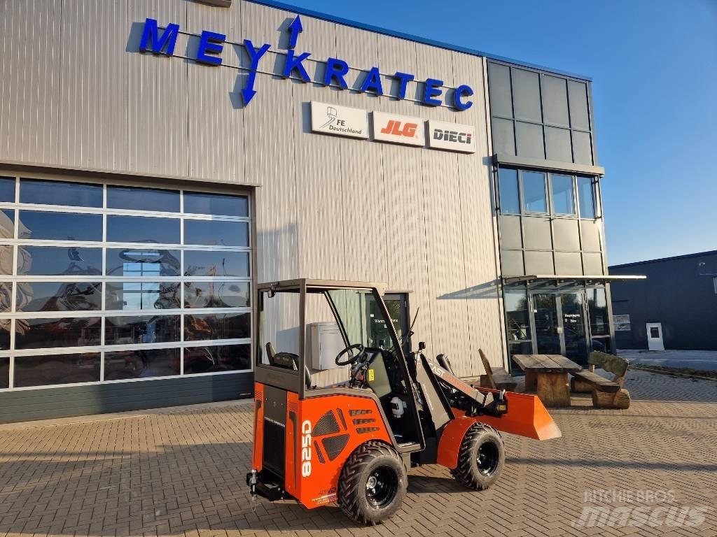 Cast Loaders 825D Телескопични товарачи