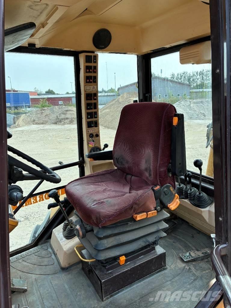 Hydrema 906 C Товарач със заден ексватор