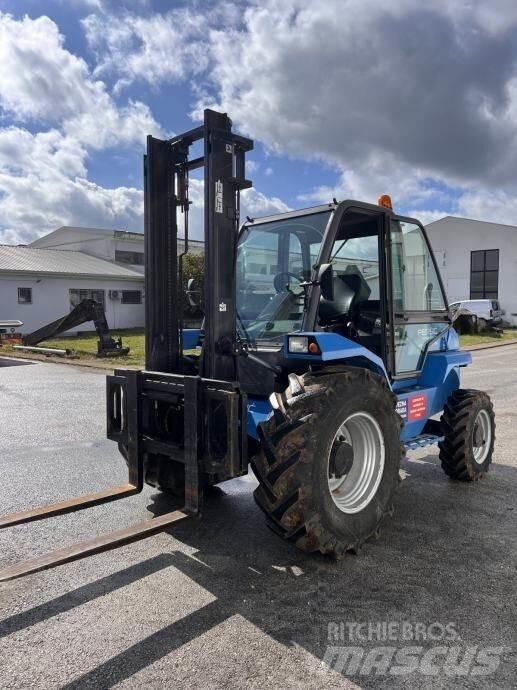Manitou MC30-4W Камиони за херавни местности