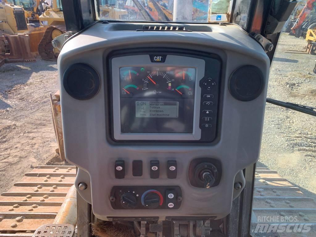 CAT D 6 N Верижни булдозери
