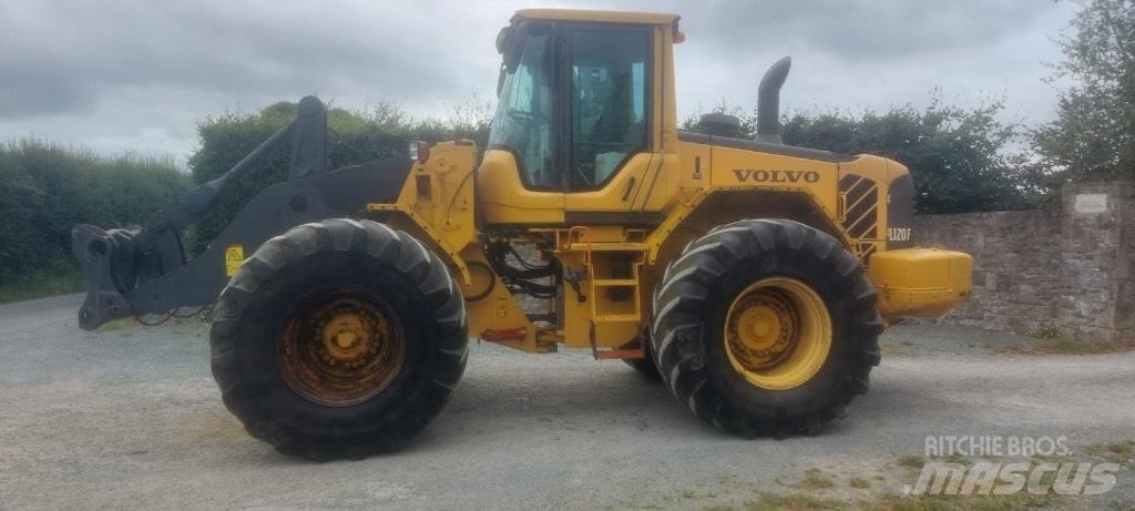 Volvo L 120 F Колесни товарачи