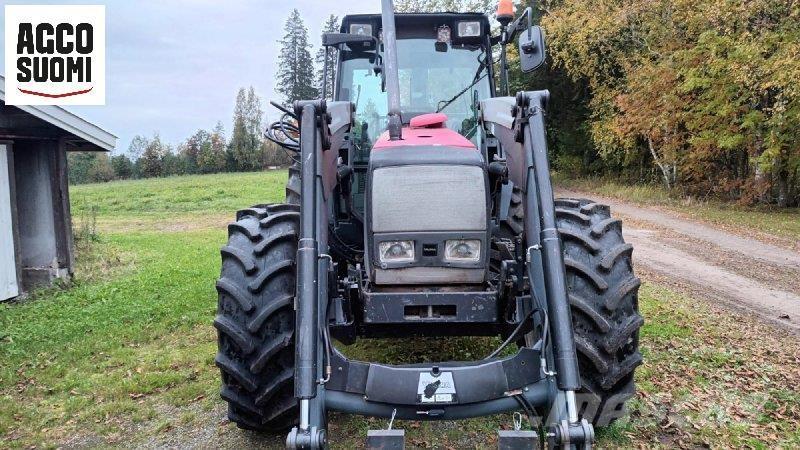 Valtra 6850 Трактори