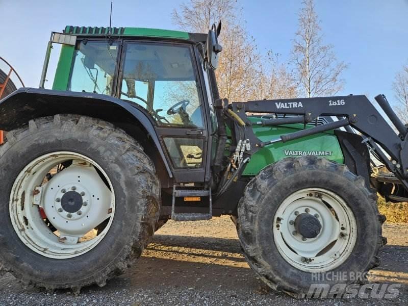 Valtra 6850 HITECH Трактори