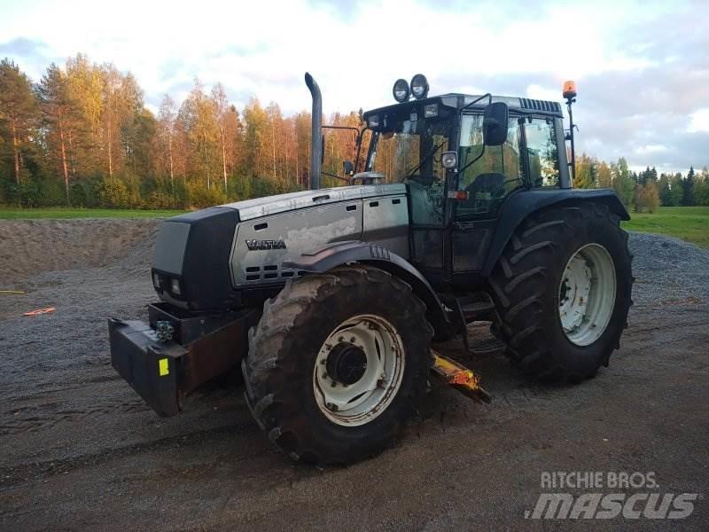Valtra 8400 Трактори