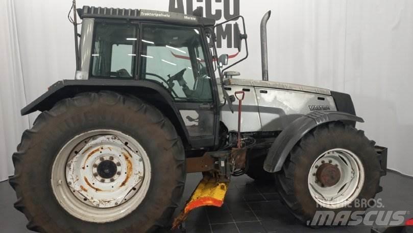 Valtra 8400 Трактори