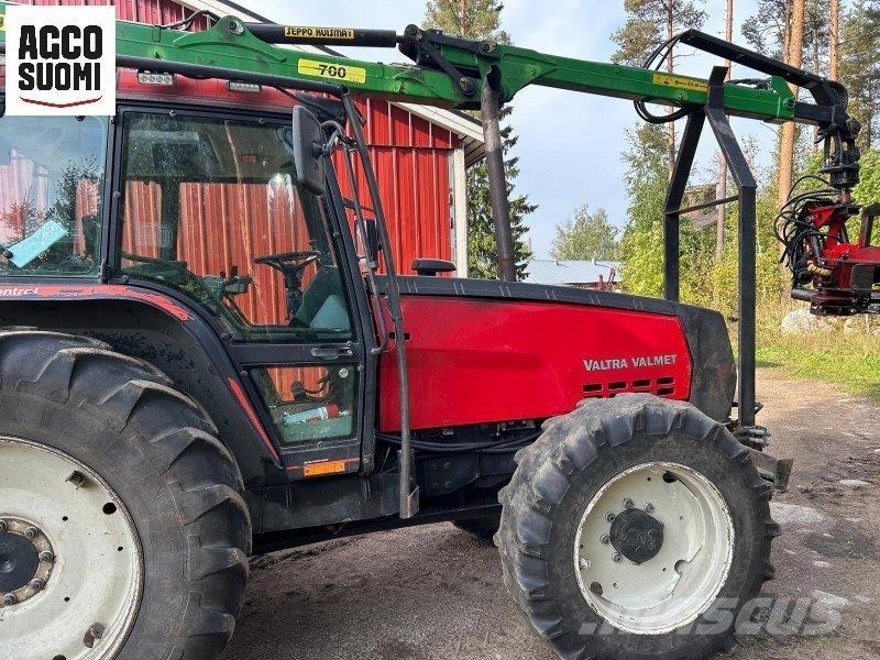 Valtra 8400 Трактори