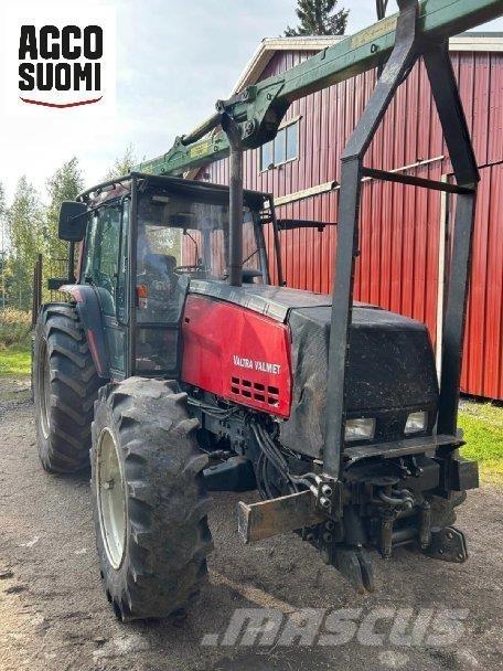 Valtra 8400 Трактори