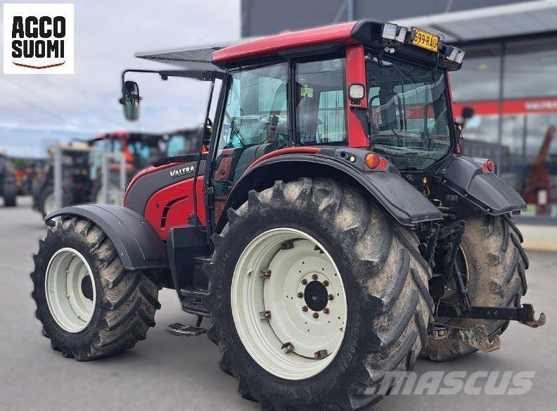Valtra N121 H Трактори