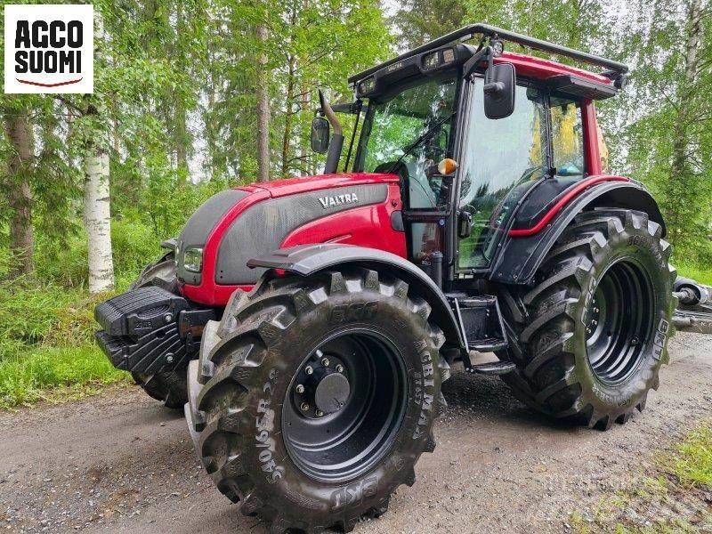 Valtra N121H HTT Трактори