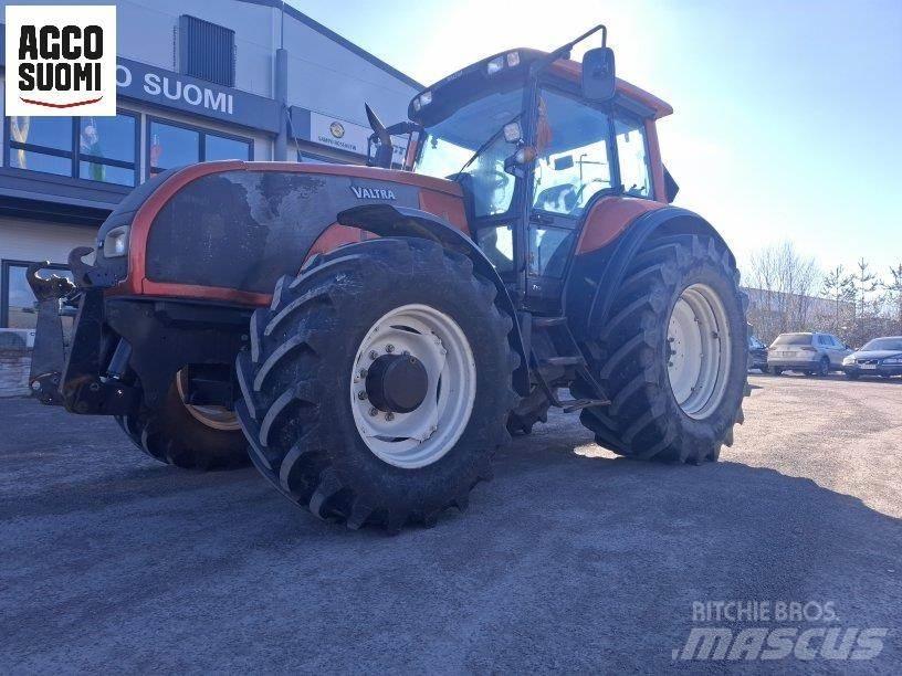 Valtra T150 Трактори