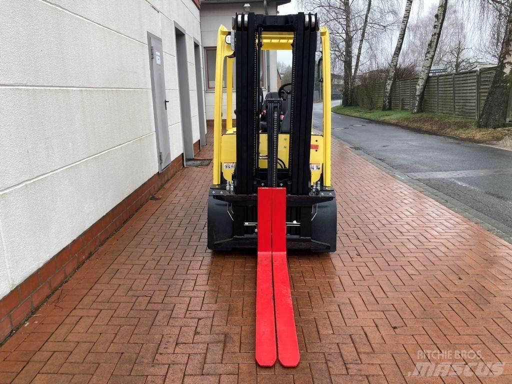 Hyster J 3.0 XN Електрически вилични кари-повдигачи