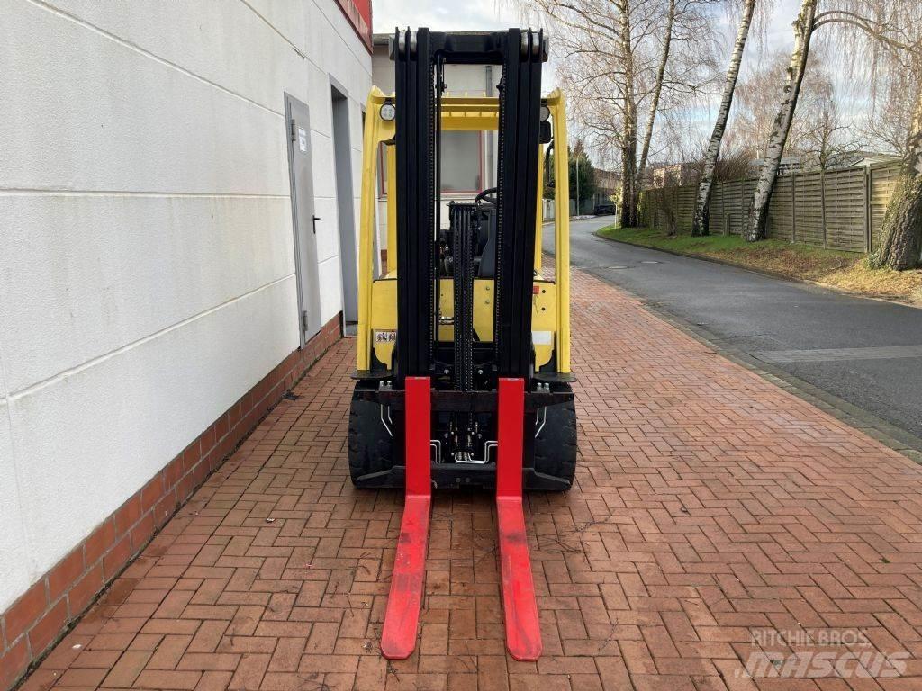 Hyster J 3.0 XN Електрически вилични кари-повдигачи