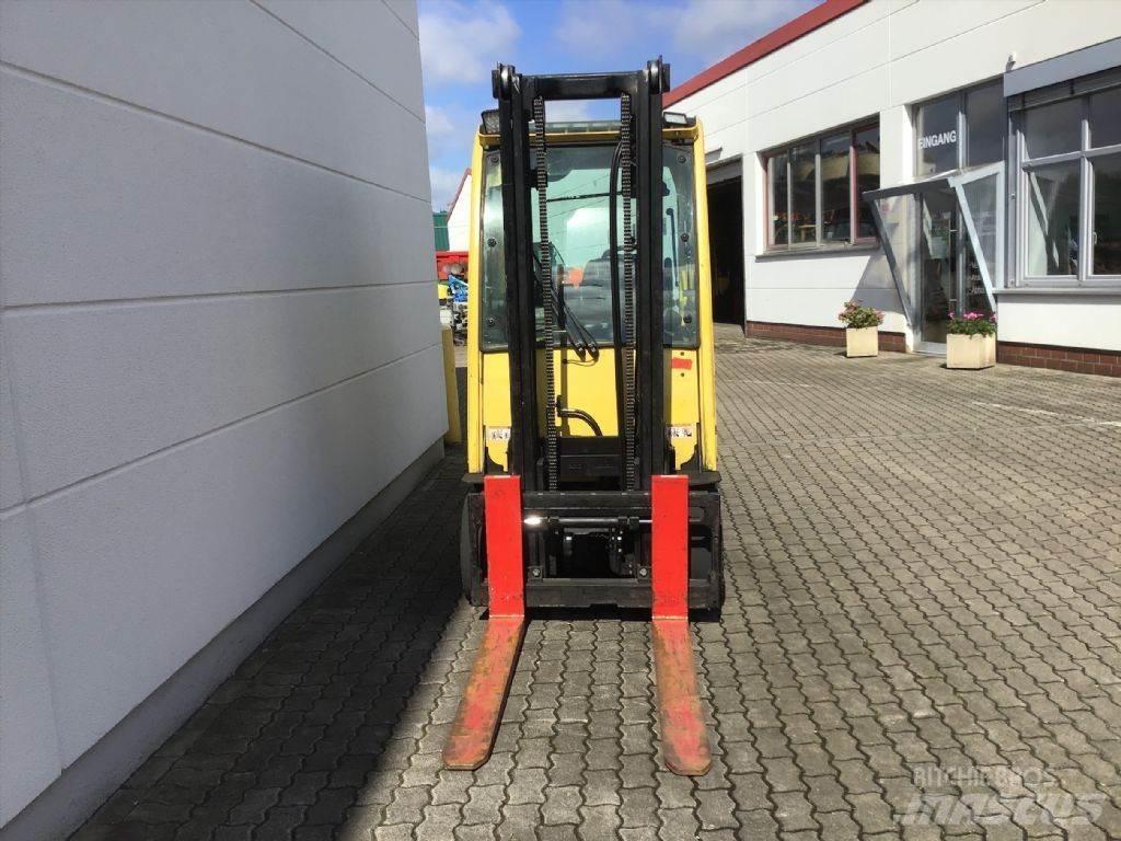 Hyster J 3.0 XN Електрически вилични кари-повдигачи