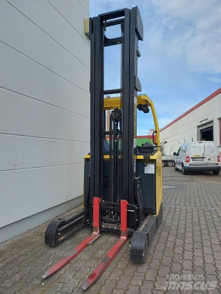 Hyster R 1.4 Ретрак/ Високоповдигач с изместване на вилката напред