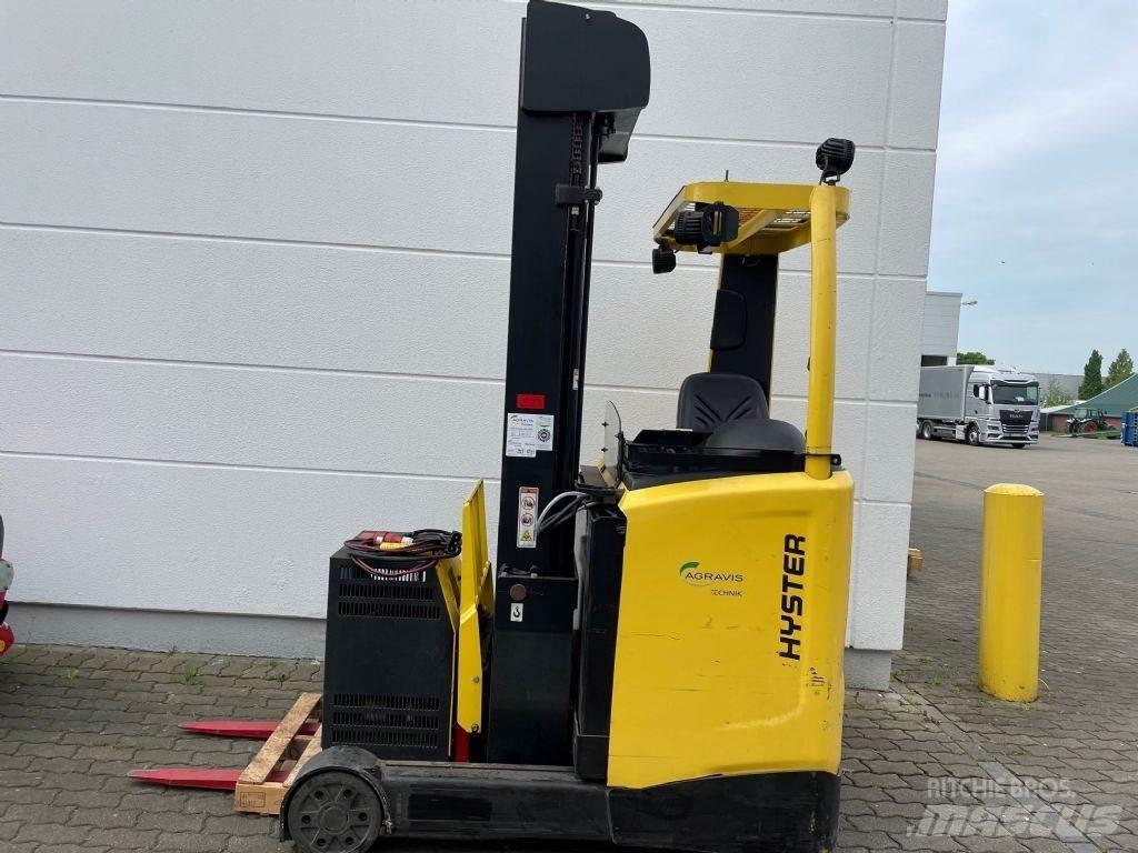 Hyster R 1.4 Ретрак/ Високоповдигач с изместване на вилката напред