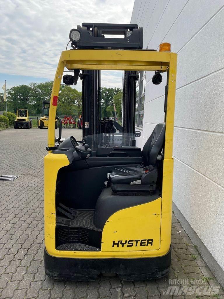 Hyster R 1.4 Ретрак/ Високоповдигач с изместване на вилката напред
