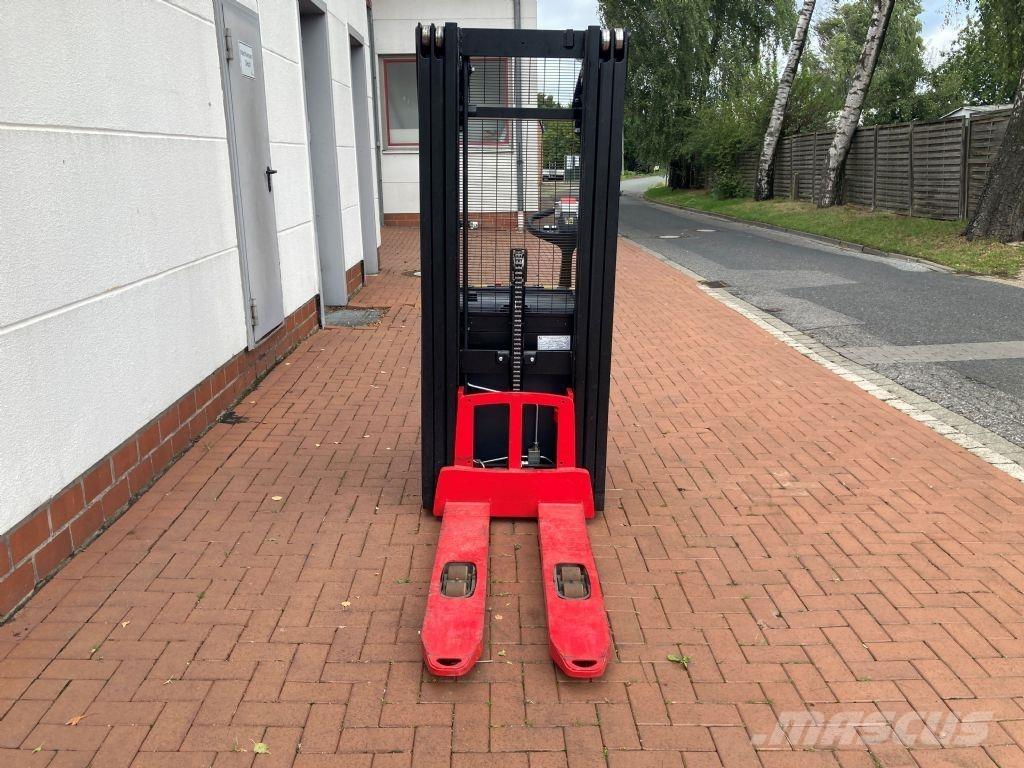 Hyster S 1.4 Колички високоповдигачи с теглич