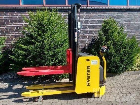 Hyster S 1.4 IL Колички високоповдигачи с теглич
