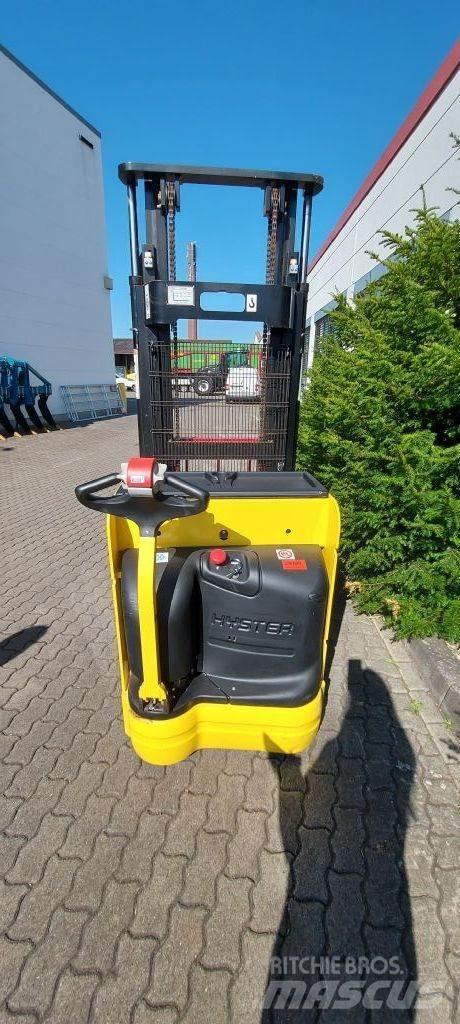 Hyster S 1.4 IL Колички високоповдигачи с теглич