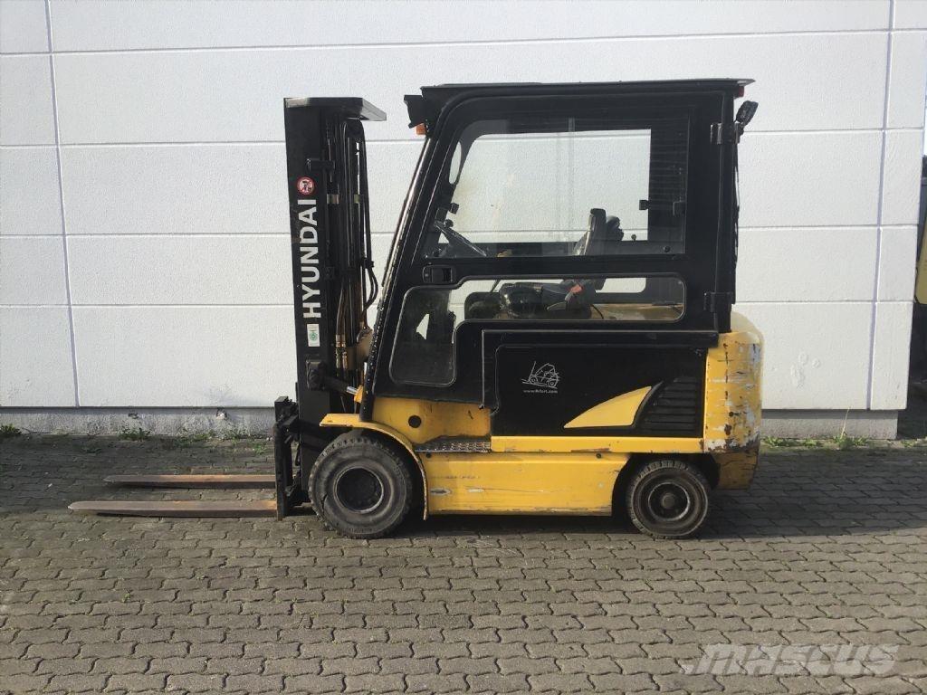 Hyundai 32B-7 Електрически вилични кари-повдигачи