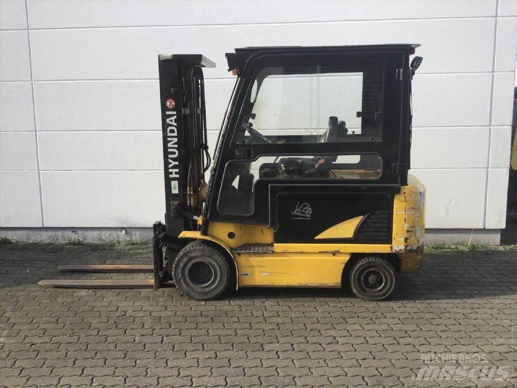 Hyundai 32B-7 Електрически вилични кари-повдигачи