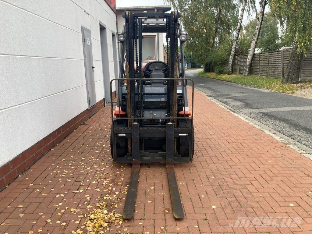 Toyota 02-7FGF30 Камиони с АГУ