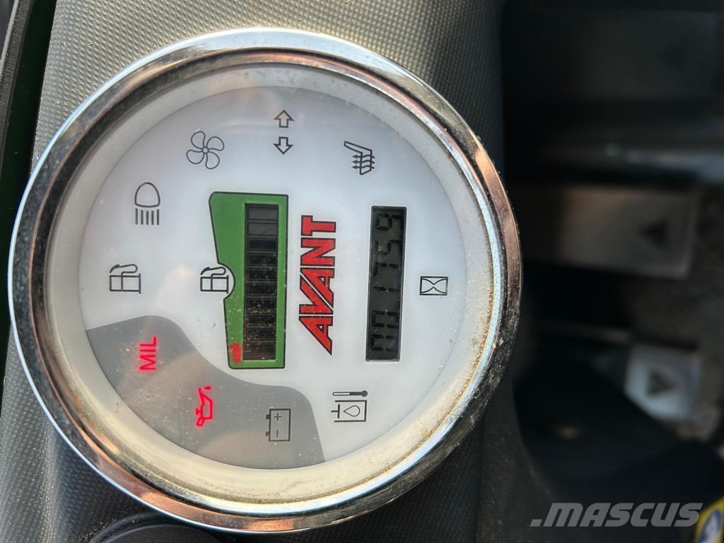 Avant 225 Многофункционални товарачи