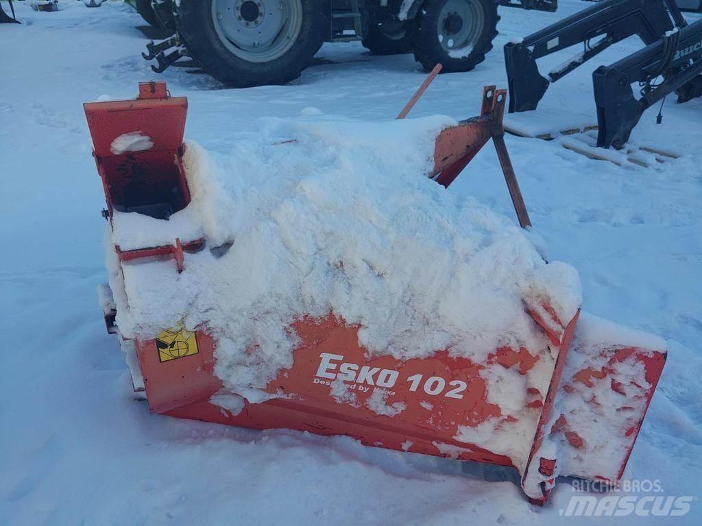 Esko 102 Снегохвъргачки
