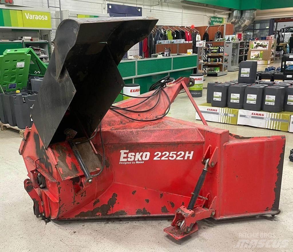 Esko 2252H Снегохвъргачки
