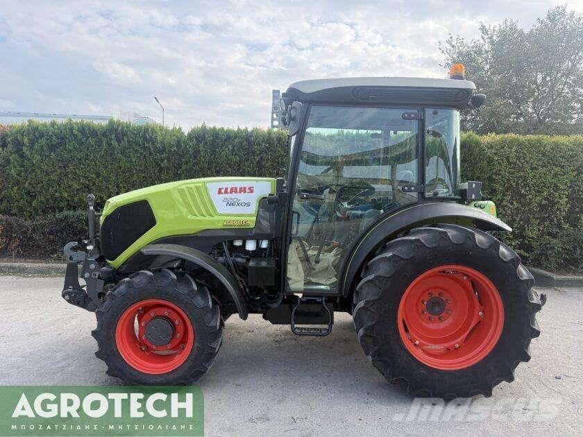 CLAAS NEXOS 220F Трактори