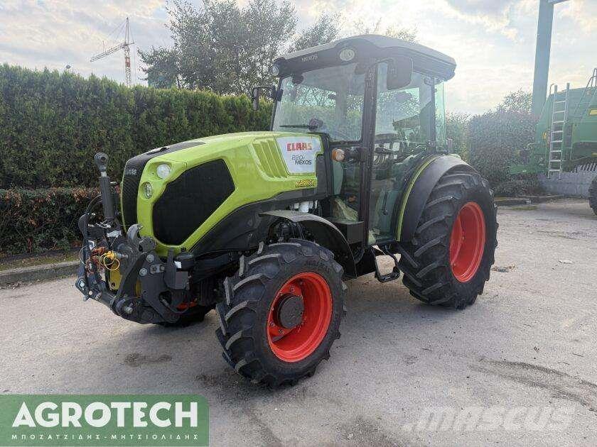 CLAAS NEXOS 220F Трактори