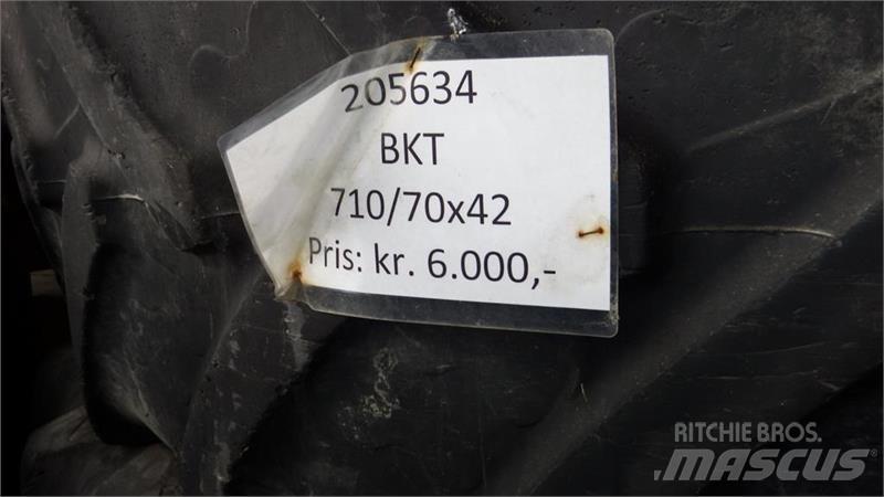 BKT 710/70R42 Гуми