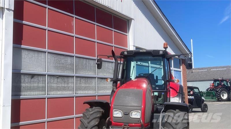 Valtra T130 Трактори