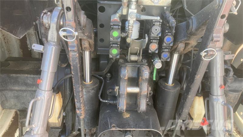 Valtra T130 Трактори